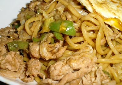 今日のお昼は「横手焼きそば」でした!
