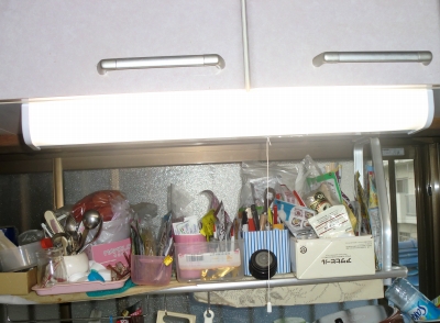 キッチンライトが壊れて買って直しました
