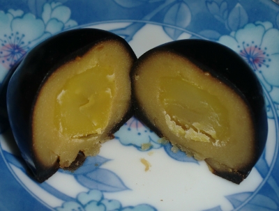 今日のおやつは鹿児島の「栗黒丸」です