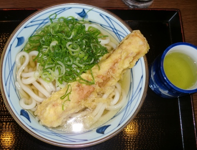 こちらの丸亀製麺の「かけうどん」は美味しかったです