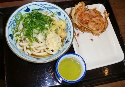 こちらの丸亀製麺の「かけうどん」は美味しかったです