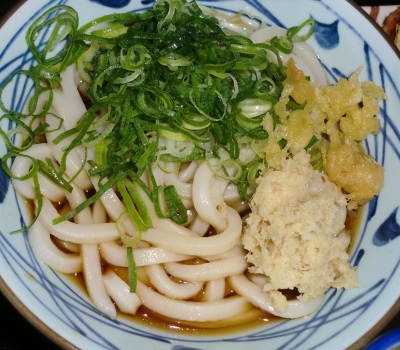 こちらの丸亀製麺の「かけうどん」は美味しかったです