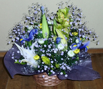 仏事の生花アレンジメントを関東へ送りました