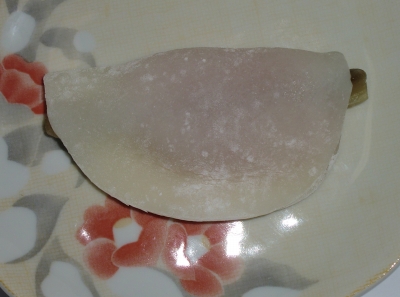 今日のおやつは「花びら餅」でした