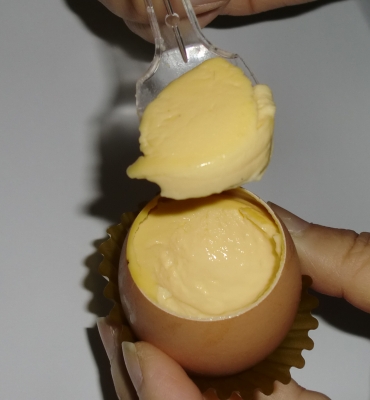 今日のおやつは、たまごプリンでした