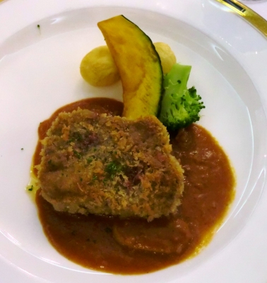 昨日、嫁さんは、山の手ホテルで講演会にてランチ食べました!