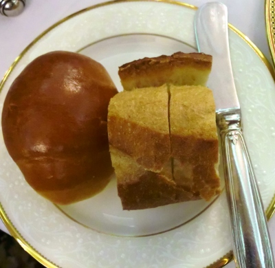 昨日、嫁さんは、山の手ホテルで講演会にてランチ食べました!