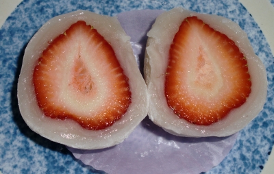 昨日は結婚記念日で「イチゴ大福」食べました!