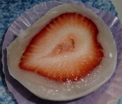 昨日は結婚記念日で「イチゴ大福」食べました!