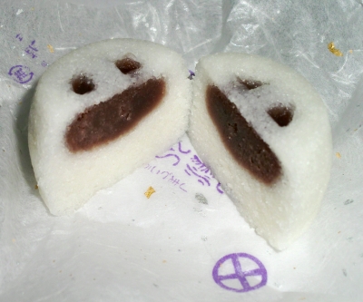 今日のおやつは鹿児島の「かるかん」でした!