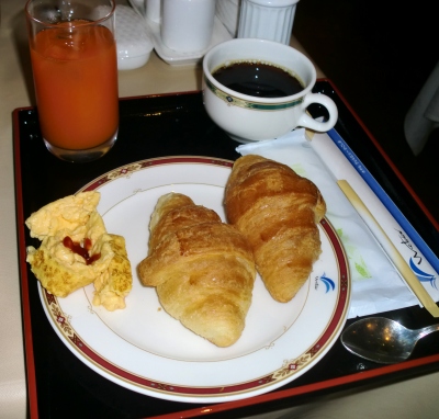 晩御飯のカロリーも消費しないのに朝から豪華です!