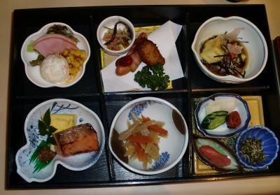 晩御飯のカロリーも消費しないのに朝から豪華です!
