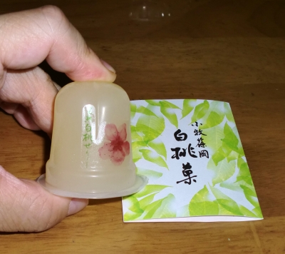 今日のおやつは「完熟白桃ぜりー」でした
