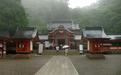 雨の中を霧島神宮へお参りへ