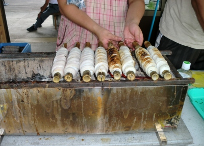 タチウオ巻きを焼いています。
