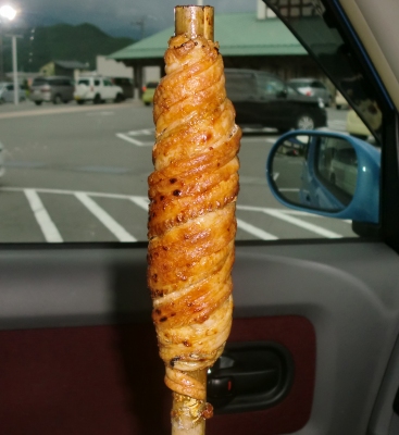 タチウオ巻きを焼いています。