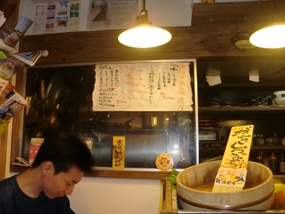私だけ、屋台村の雰囲気だけを味わうためにチラリ