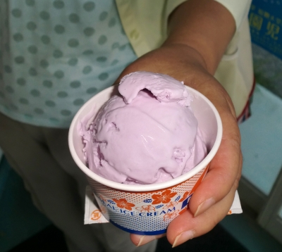 今日のおやつは「ブルーシールのアイスクリーム」でした