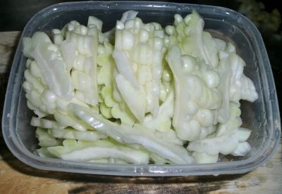 白ゴーヤを使って佃煮を作ってもらいました