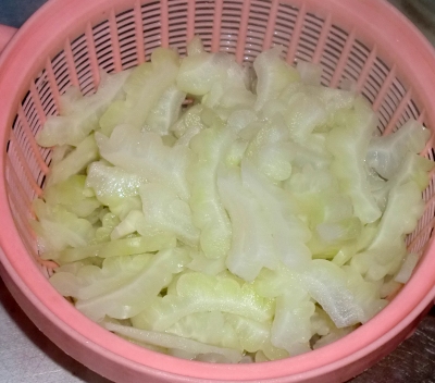 白ゴーヤを使って佃煮を作ってもらいました