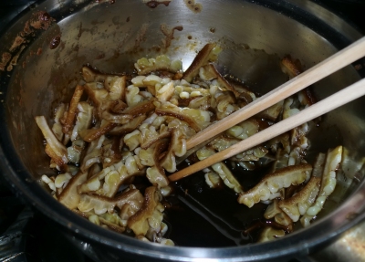 白ゴーヤを使って佃煮を作ってもらいました