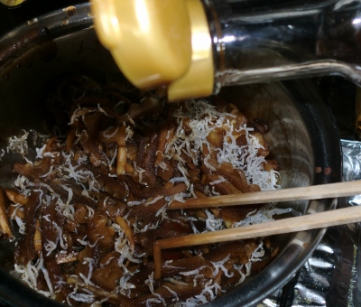 白ゴーヤを使って佃煮を作ってもらいました