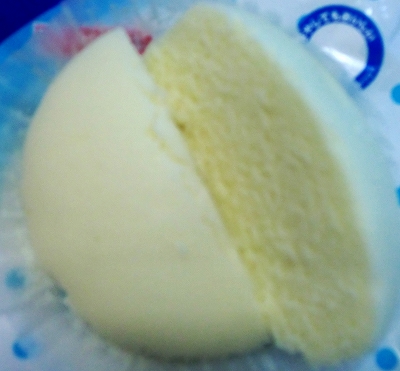 今日のおやつは「カルピス蒸しパン」でした