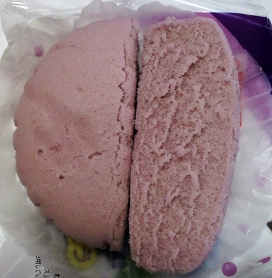 今日のおやつは「カルピス蒸しパン」でした