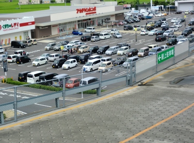 平日のお盆の15日はスーパーも大混雑