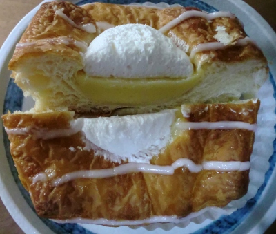 今日のおやつは「プリンデニッシュ」でした