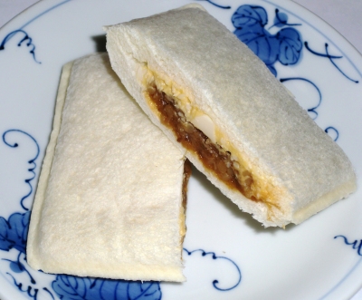 今日のおやつは「ランチパック(横手焼きそば風)」