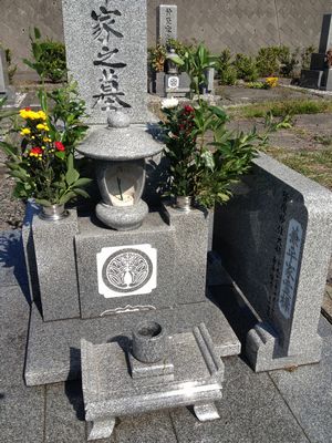 午前中は東温市の志津川霊園にてお墓参り