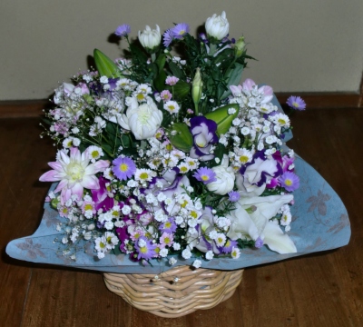 仏事の生花アレンジメントを関東へ送りました