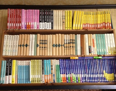 読書の秋と言うけれど親父の本棚は図書館並です