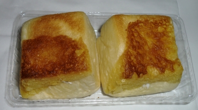 今日のおやつは「まなコロパン」でした