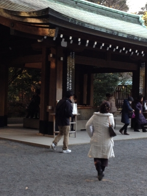 忘年会が始まるまで時間があるので明治神宮へ