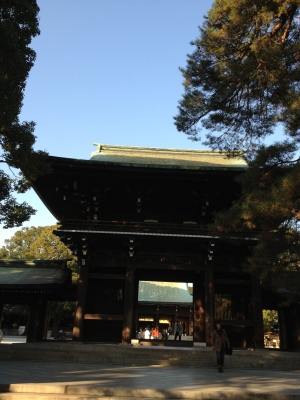 忘年会が始まるまで時間があるので明治神宮へ