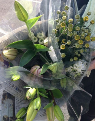 ご注文のお正月のお花を製作準備の為に仕入れに行きました