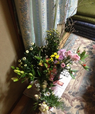 ご注文のお正月のお花を製作準備の為に仕入れに行きました