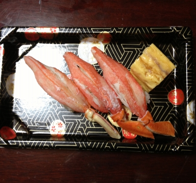 1月1日は家族でお寿司・おせち料理を食べて楽しみました