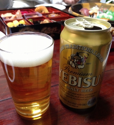 1月1日は家族でお寿司・おせち料理を食べて楽しみました