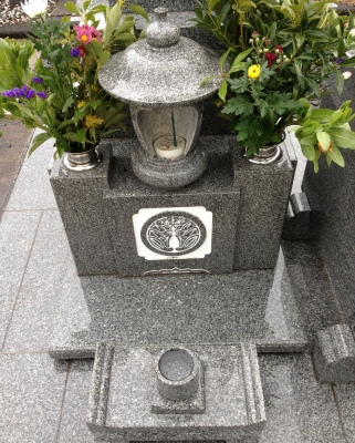 週末が家族旅行なので月命日でお墓参りに行きました