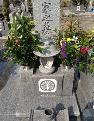 今晩から親父との2人旅に行くのでお墓参りに行きました
