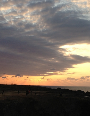 美ら海水族館を満喫後に夕焼けがキレイな万座毛へ