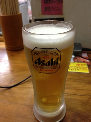私が食べた生ビールと豚玉のお好み焼きです、本場だから超美味しかったです