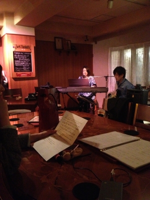 今回は平日に堺へ行って「すずきゆい」さんのライブを楽しみました