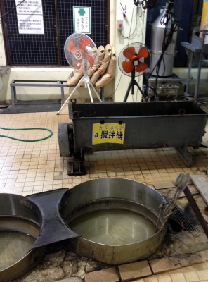 次の目的地は黒糖工場いっぱい試食しました