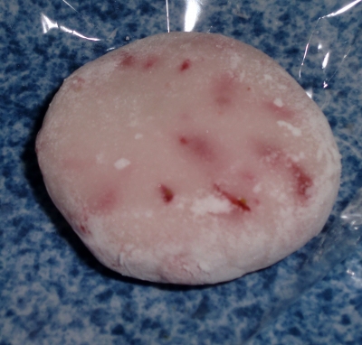 今日のおやつは「鹿児島の森三の雪いちご」でした