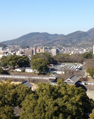 熊本城に行って親父と一緒に歩き回りました