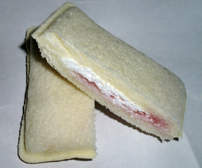 今日のおやつは「ぶどうゼリー&ホイップ」でした